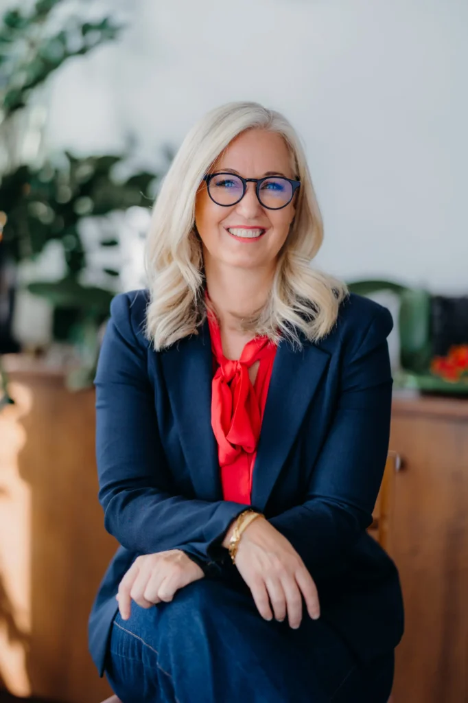 Professional portrait of Erica, a media consultant and story coach based in Auckland, helping clients craft messages that connect and cut through.